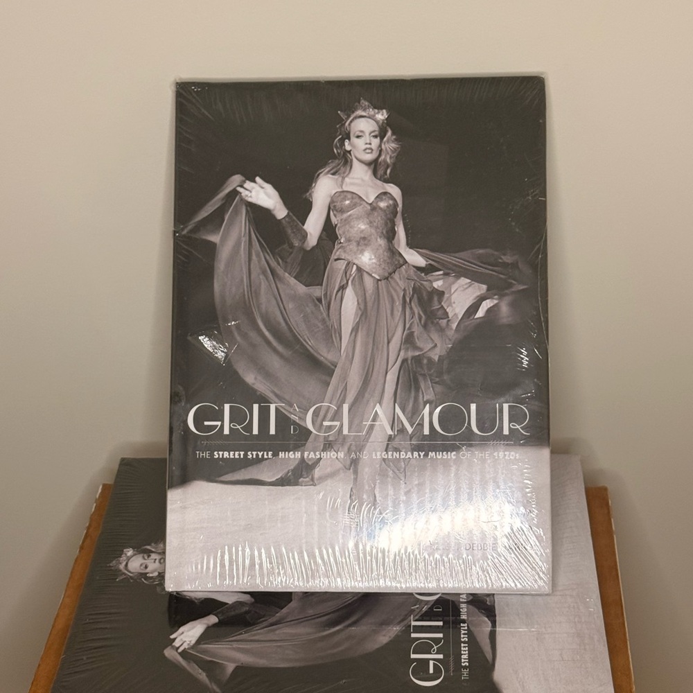 Grit & Glamour: Street Style, High Fashion and Legendary Music of the 70s Book